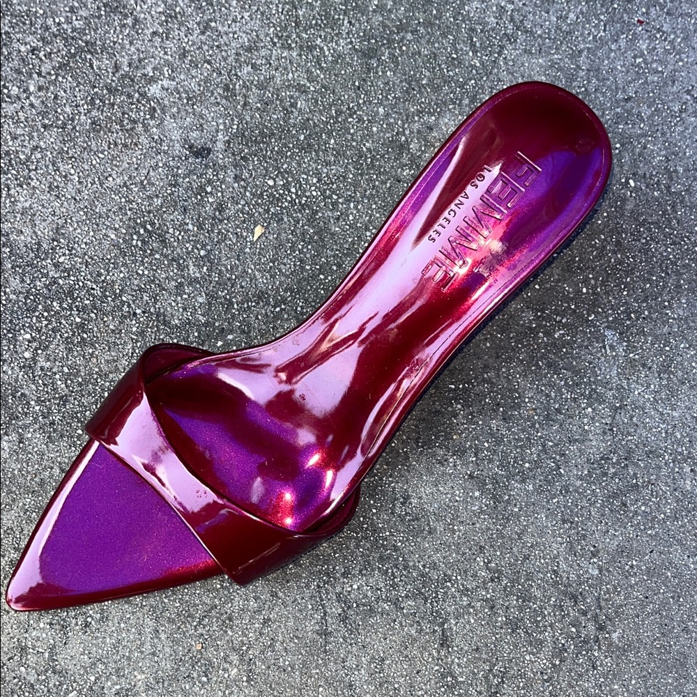 Feminine Shimmer Pointed Slide — burgundy